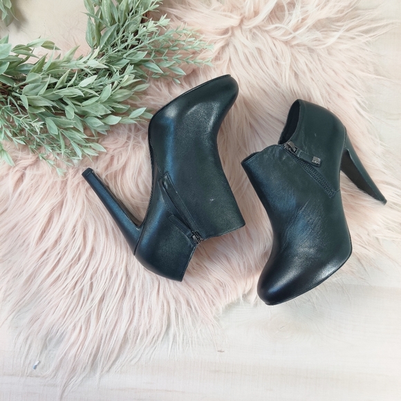 Nine West Shoes - Nine West black leather heeled booties